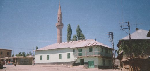 Tarihi Çardak Merkez Camii